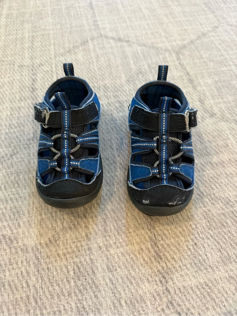 OshKosh B'gosh Navy and Black Closed-Toe Water Shoes 6